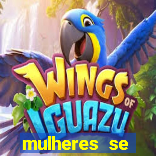 mulheres se exibindo ao vivo